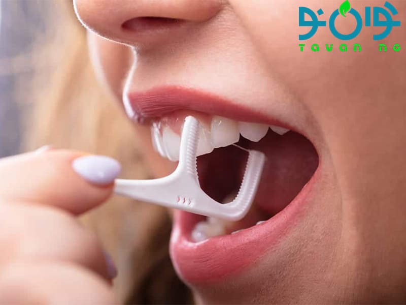 نخ دندان یا خلال دندان؟ کدام بهتر است؟