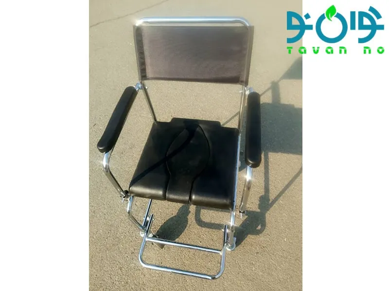 خرید ویلچر چهار چرخ کوچک با کفی طبی ضدآب 689U