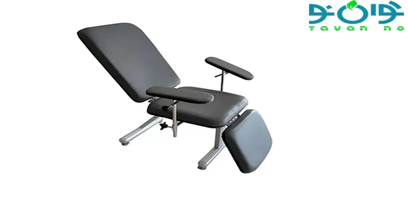 صندلی خونگیری در میان تجهیزات هتلینگ بیمارستان