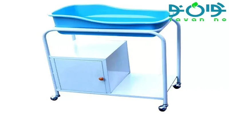 کات نوزاد در میان تجهیزات هتلینگ بیمارستان